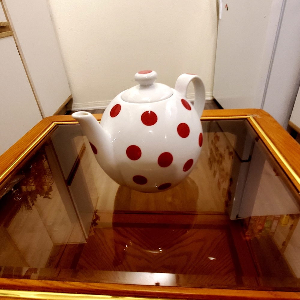 Rosanna Red Polka dots 4 Cup Teapot